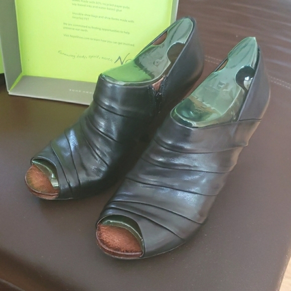 Naya for Anthropologie Black Genesis Leather Peep Toe Wedge Sandals NWT Size 8 - Picture 10 of 13